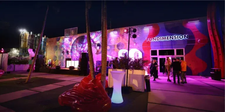 Home 19 Building scaled op