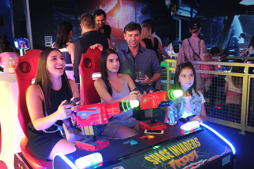 Home 3 MONDAYS & FRIDAYS